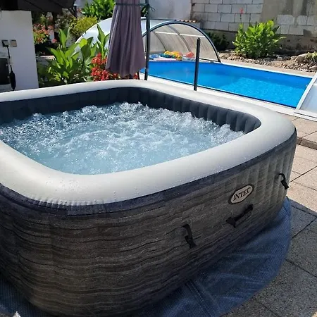 Jaroslav Ambroz Elvomont Chlum u Trebone